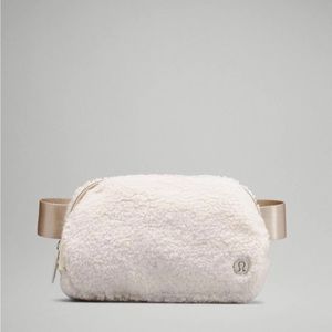 Everywhere Fleece Belt Bag